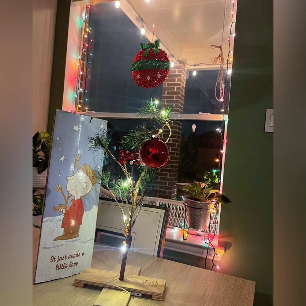 Charlie Brown Christmas Tree Peanuts W/Orig Box Tree, Fairy Lights. Red Bulb 24”
